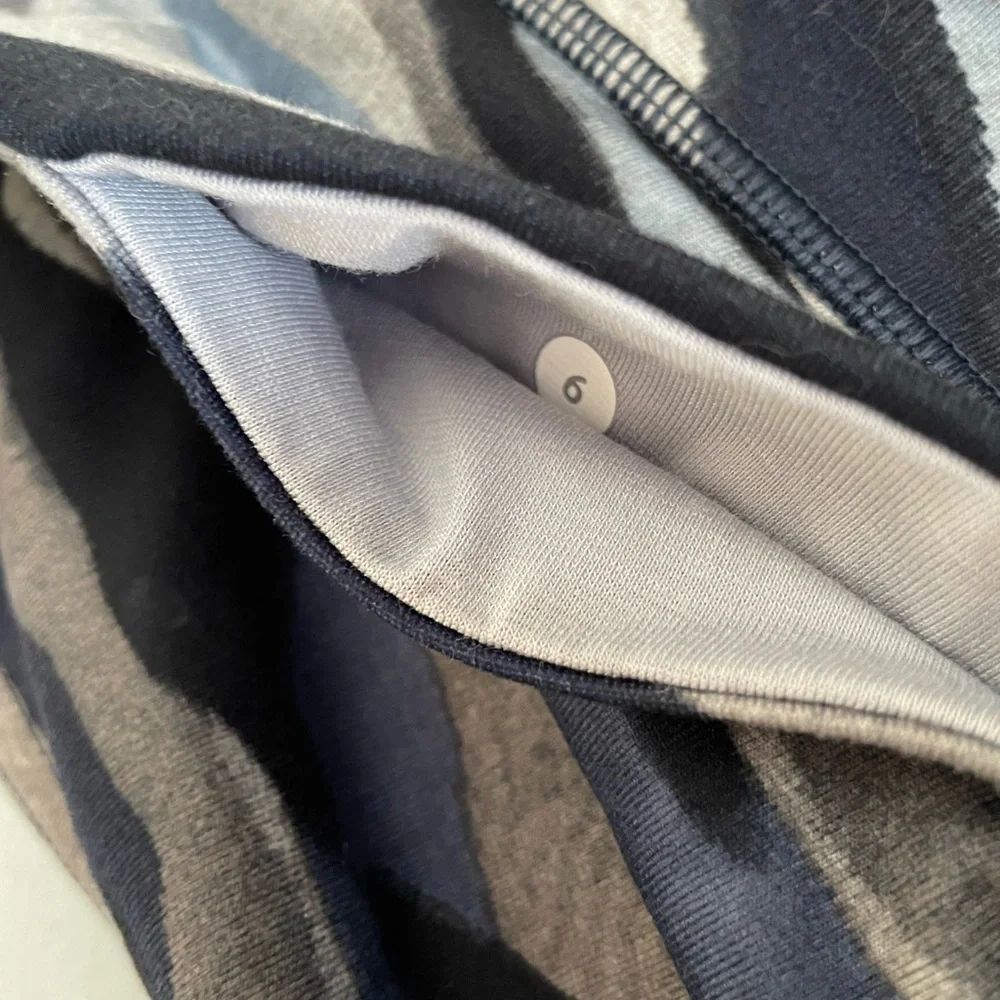 Lululemon Leggings Womens 2 Blue Gray Midi Camo Activewear Color-Block Logo Gym - Picture 6 of 6